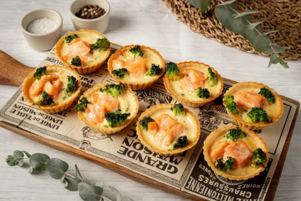 Mini-Quiche mit Lachs und Brokkoli